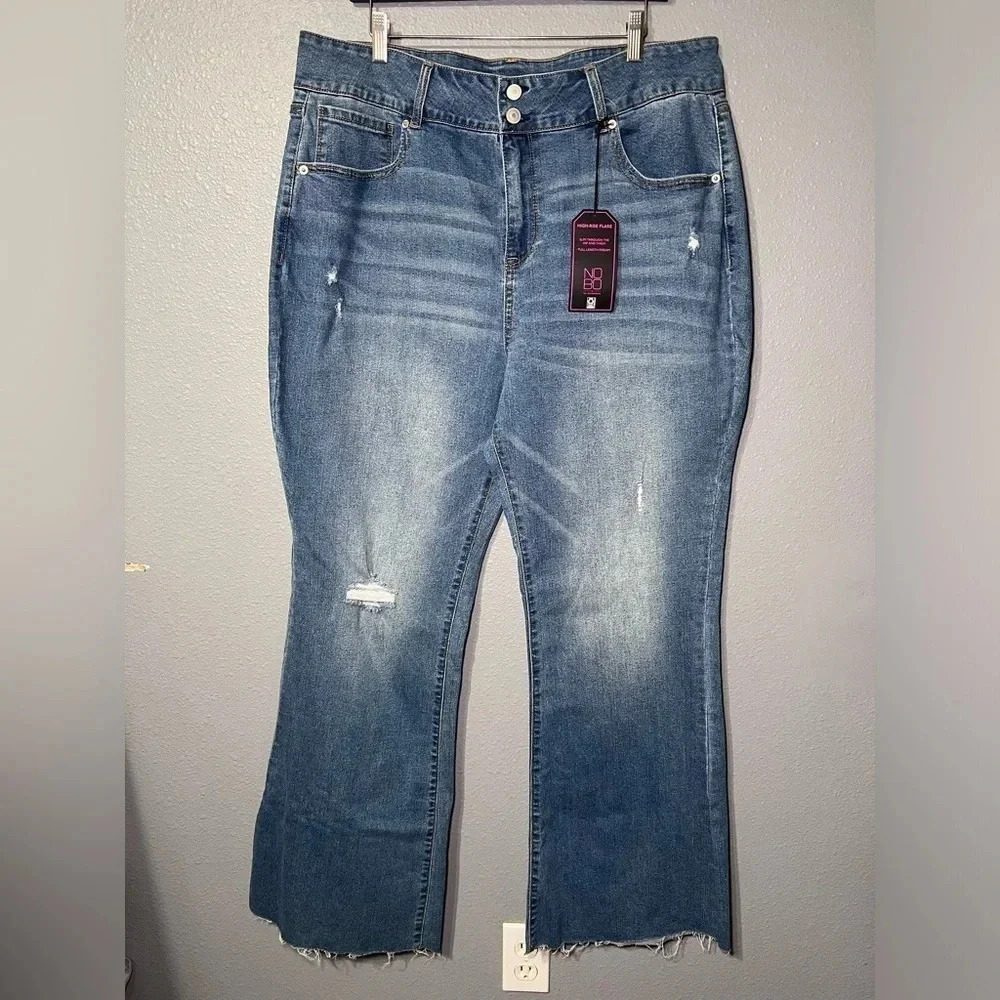 NWT No Boundaries High Rise Flare Distressed Blue Jeans Women’s Sz 21 or 3X. NEW